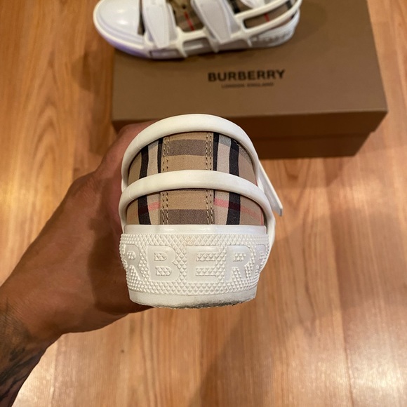 WOMENS US SIZE 6 WOMENS BURBERRY LCSL SHOE - Picture 8 of 10